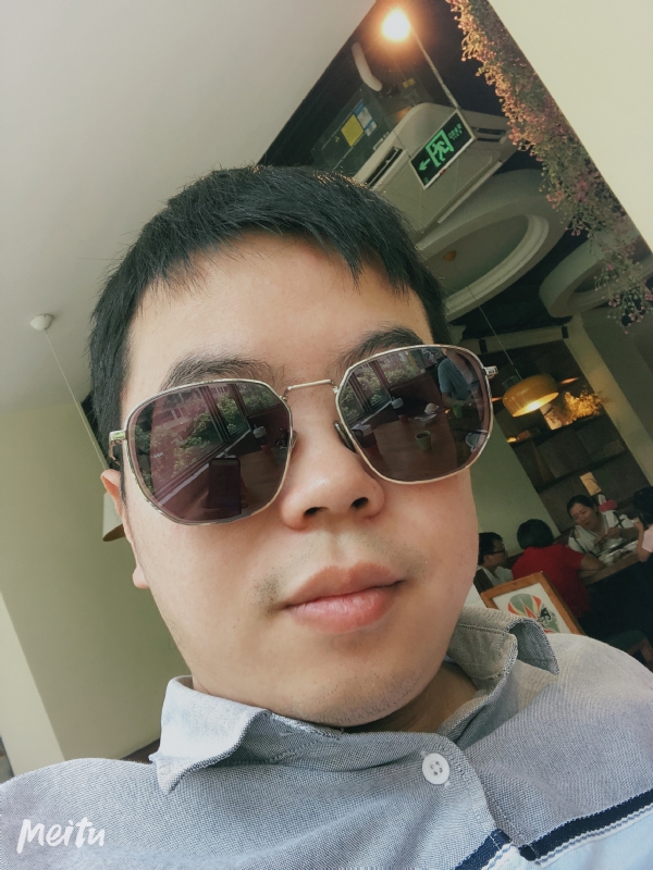 月台等路人的第一张照片--永春征婚网